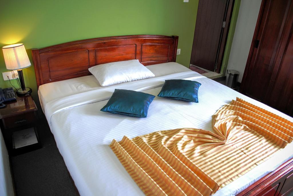 Binota Hotel Нувара-Элия Экстерьер фото