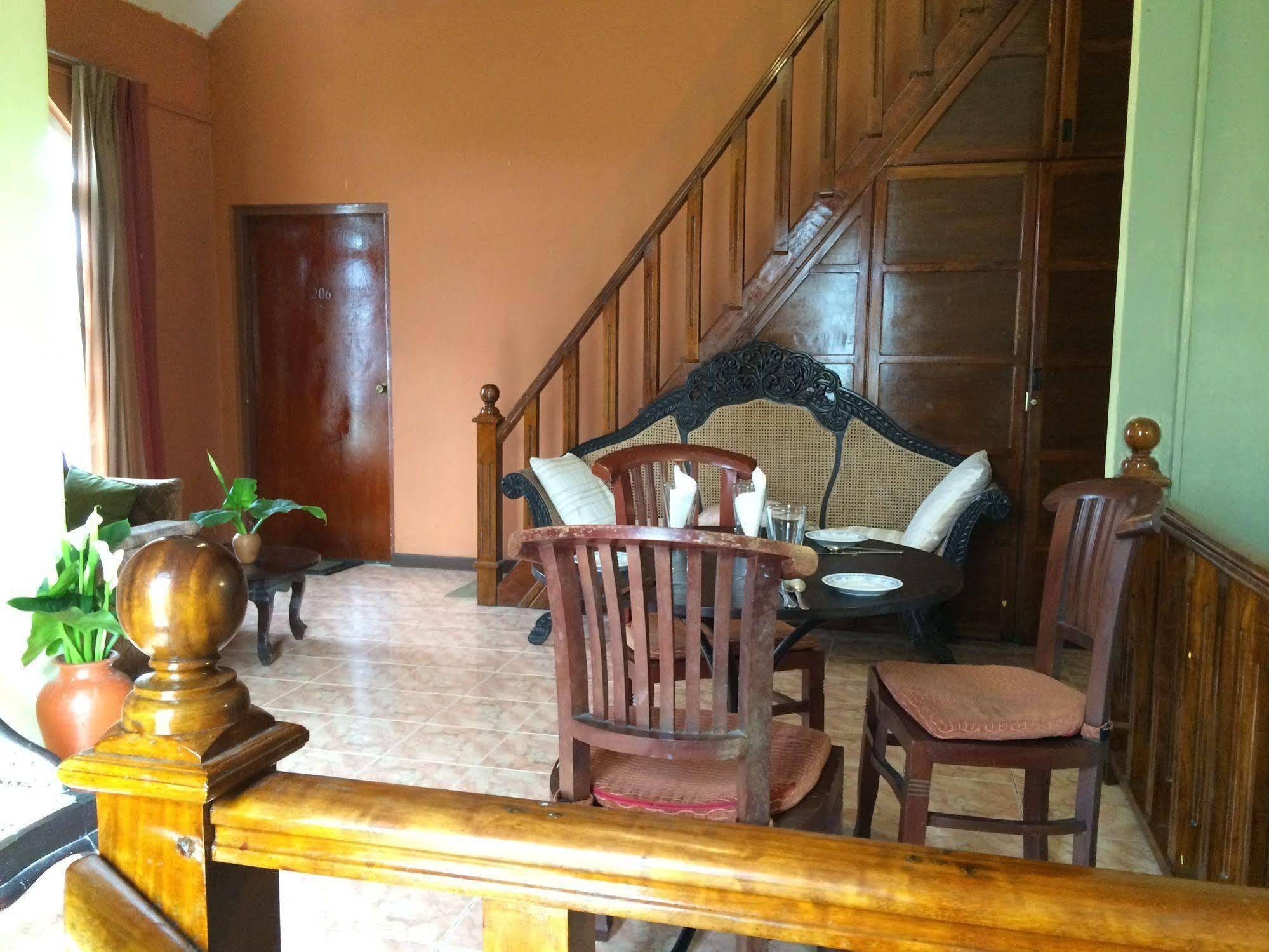 Binota Hotel Нувара-Элия Экстерьер фото
